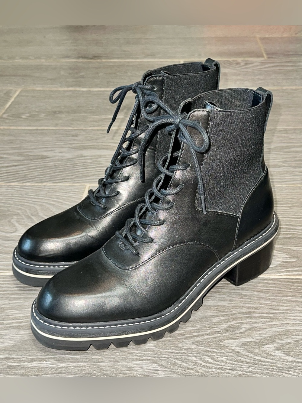 Bernardo Salerno Black Leather Lace Up Ankle Boots Lug Sole Elastic Women’s 9